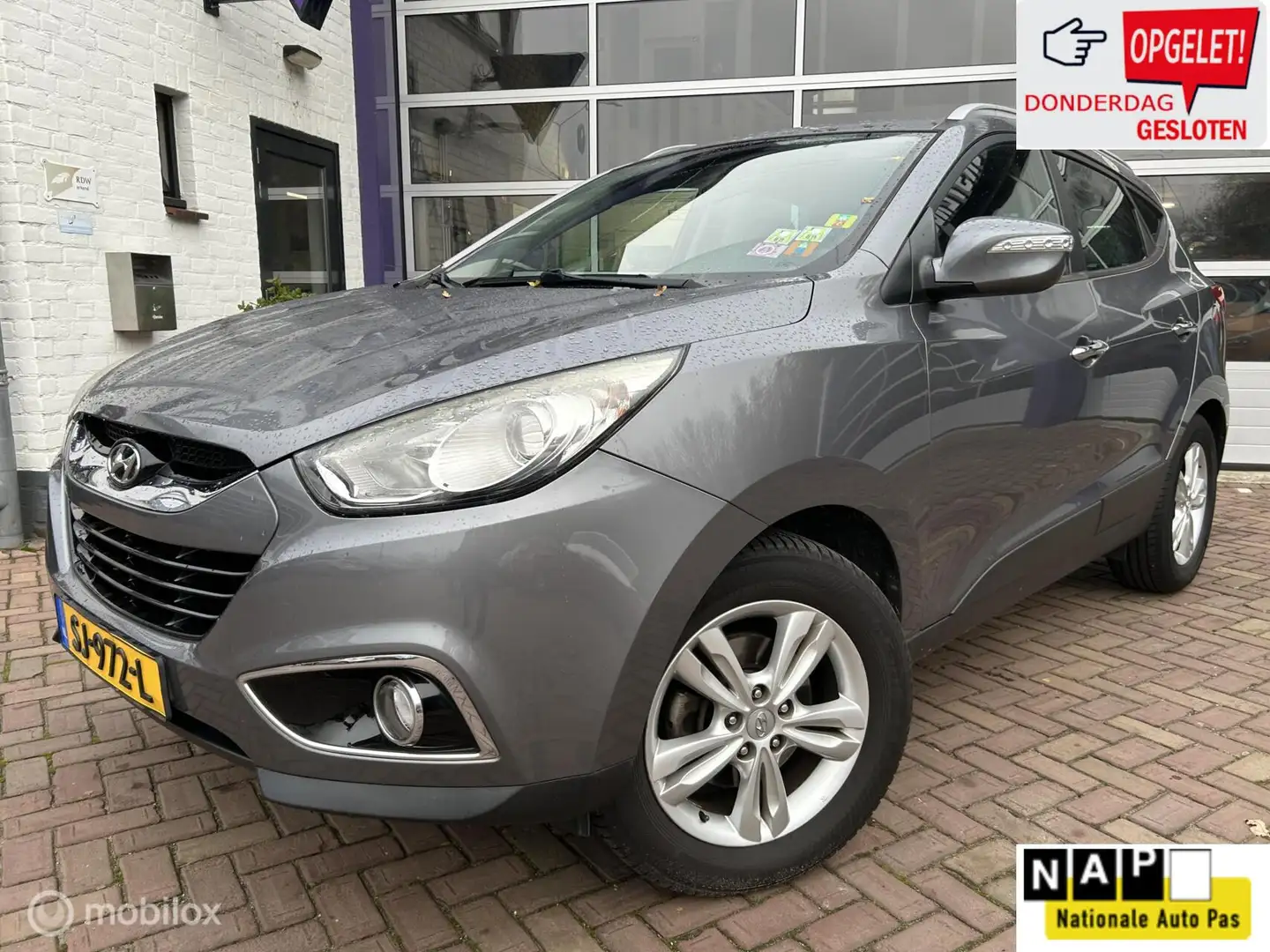 Hyundai iX35 1.6i GDI Dynamic * NAVIGATIE * LEDER * AIRCO Gris - 1