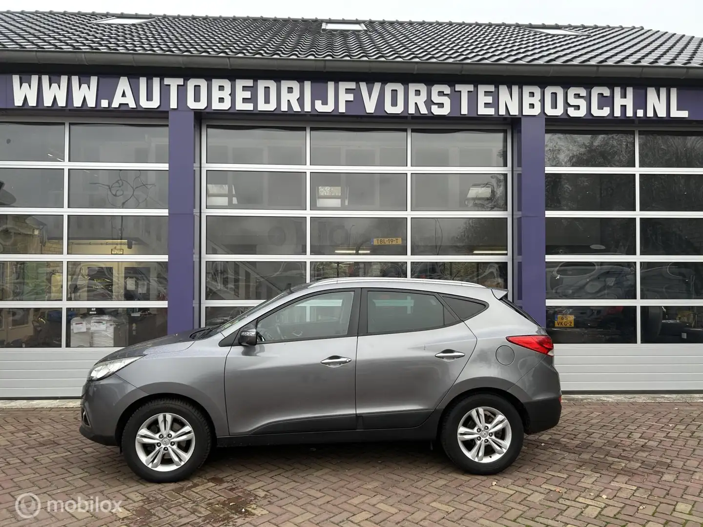 Hyundai iX35 1.6i GDI Dynamic * NAVIGATIE * LEDER * AIRCO Gris - 2