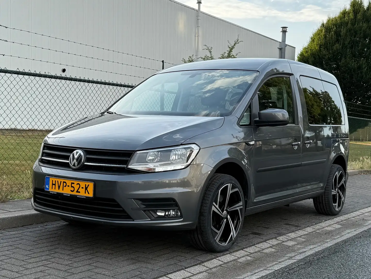 Volkswagen Caddy 1.4 TSI 96 kw Trendline NAVI Grijs - 1