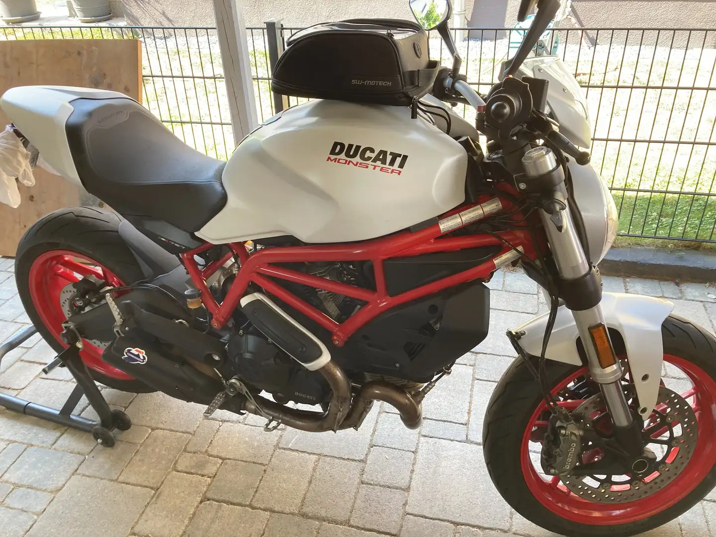 Ducati Monster 797 Blanco - 1