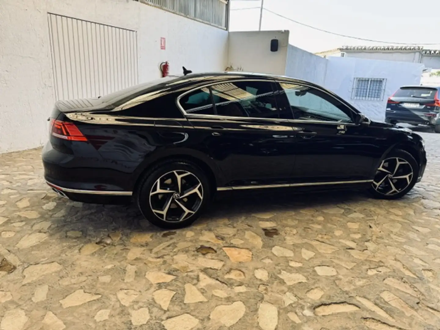 Volkswagen Passat 2.0TDI R-Line 110kW Negro - 2