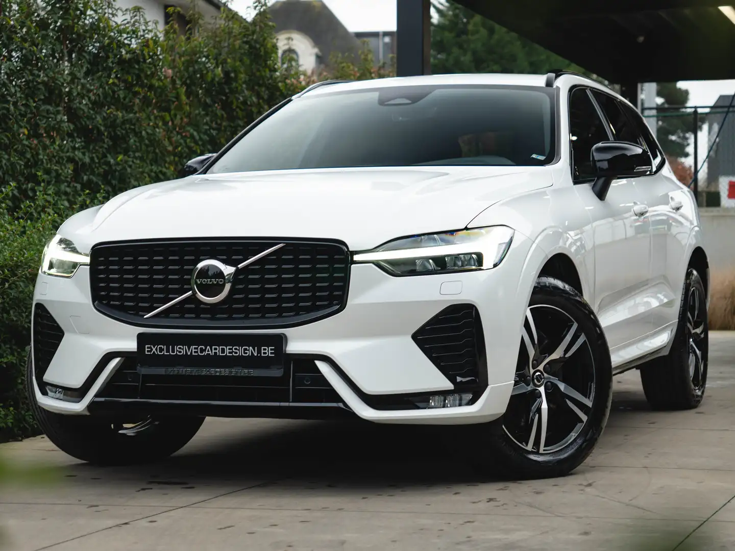 Volvo XC60 2.0 B4 MHEV Core Sportpack Wit - 1