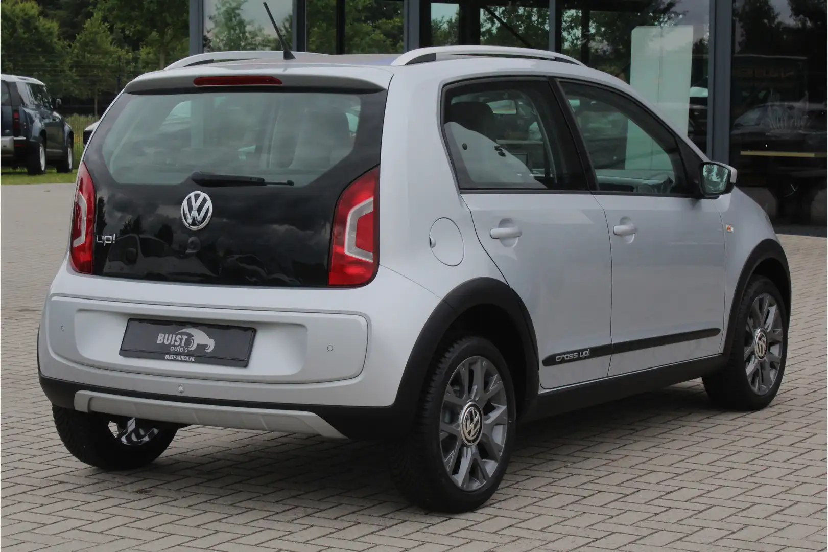 Volkswagen up! 1.0 cross up! PDC CRUISE 16" NAVI NL-auto! Grau - 2