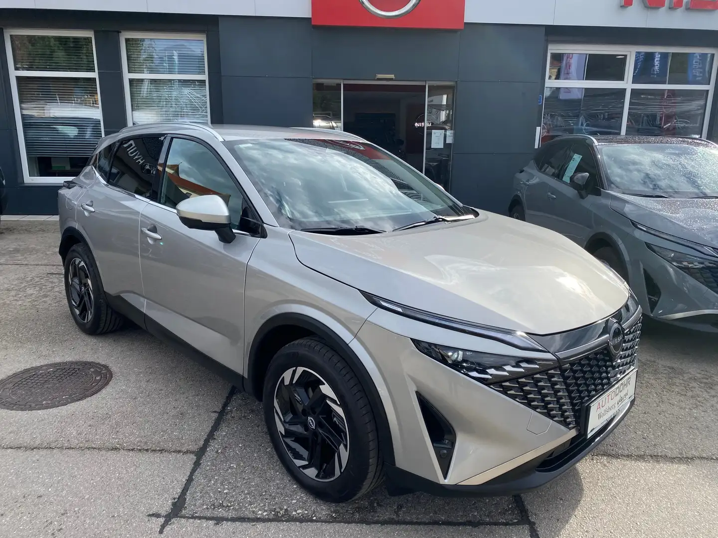 Nissan Qashqai 1,3 DIG-T MHEV 4x4 N-Connecta Xtronic Argent - 2