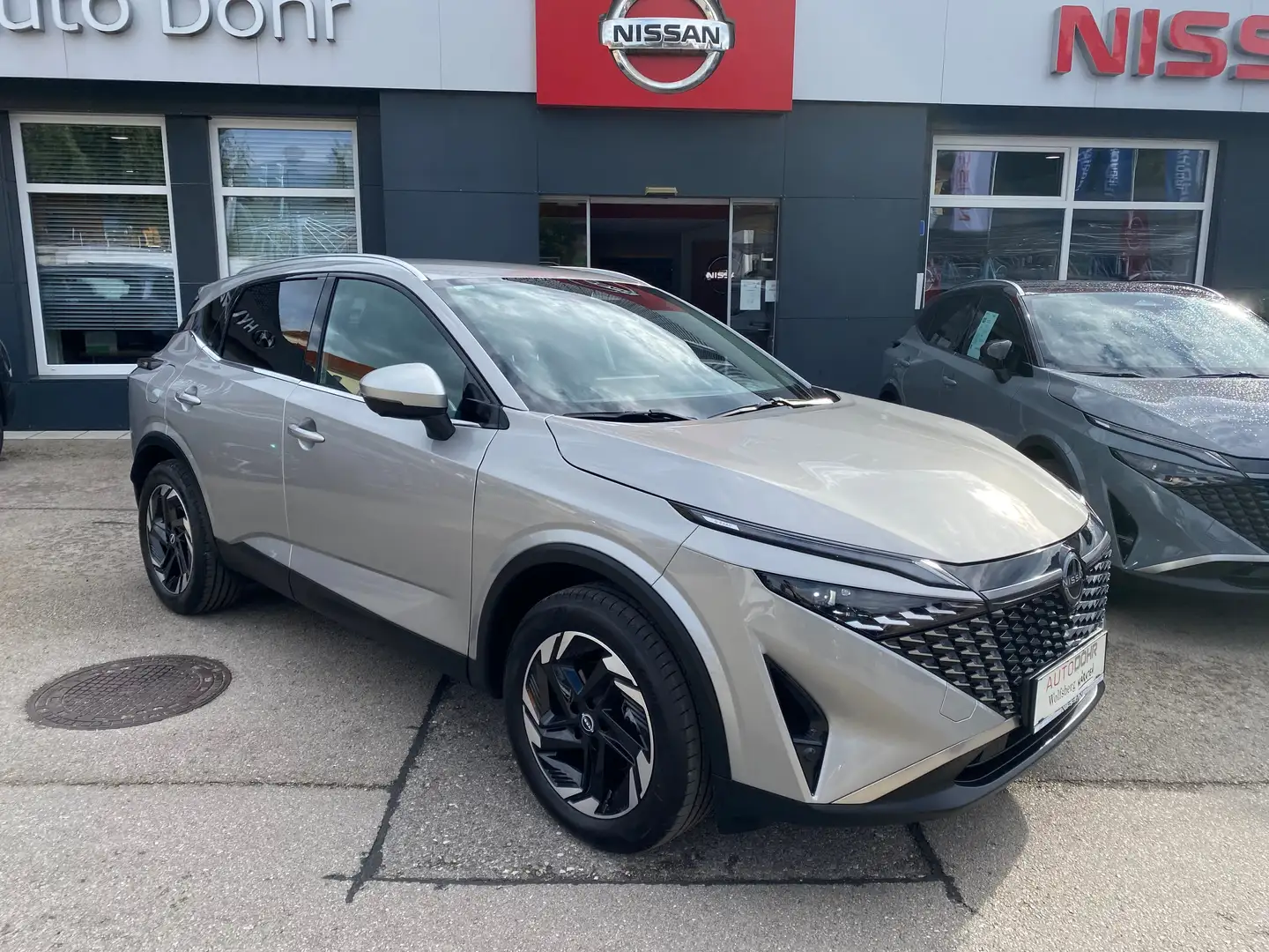 Nissan Qashqai 1,3 DIG-T MHEV 4x4 N-Connecta Xtronic Argent - 1