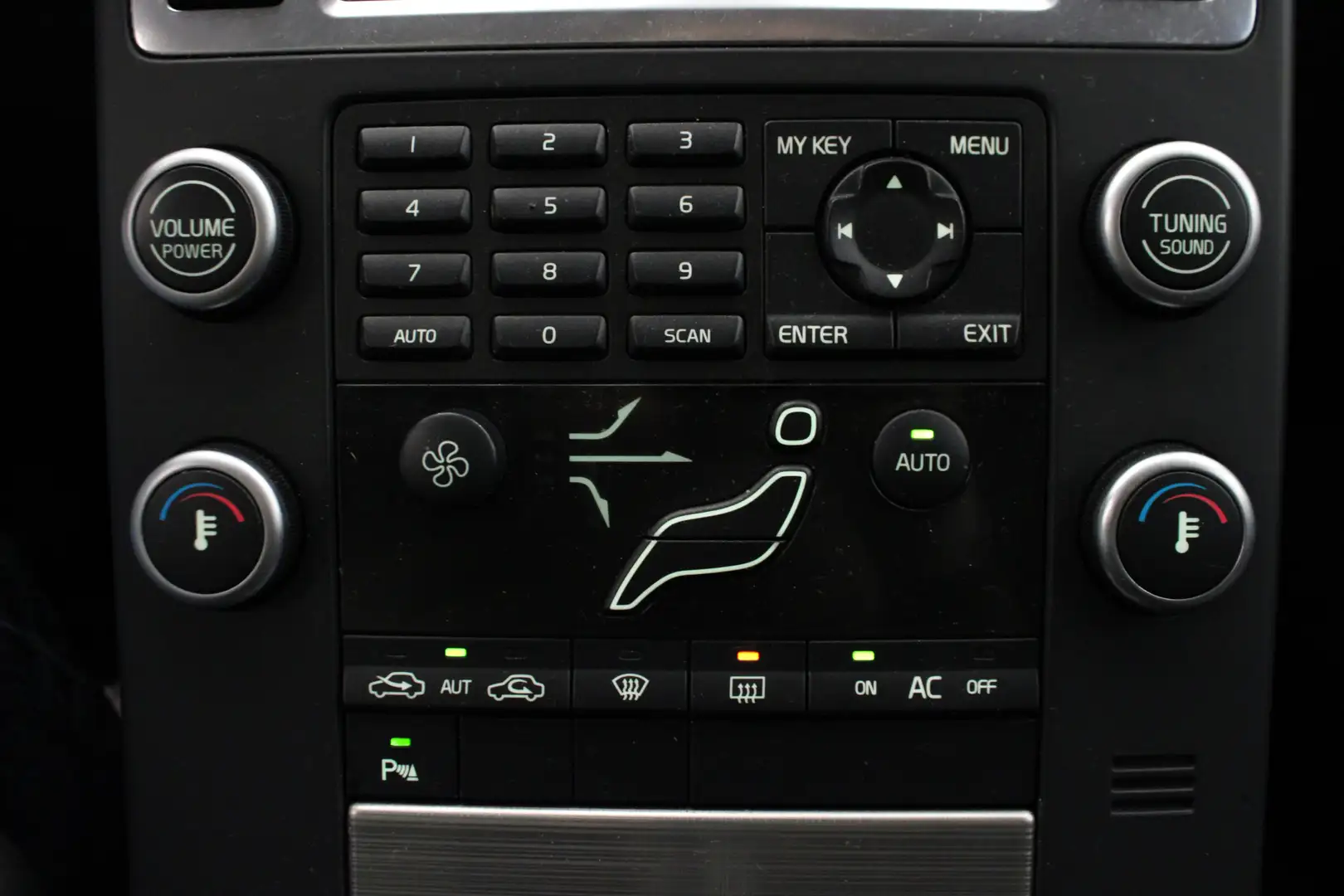 Volvo V70 2.0 Summum Zwart - 2