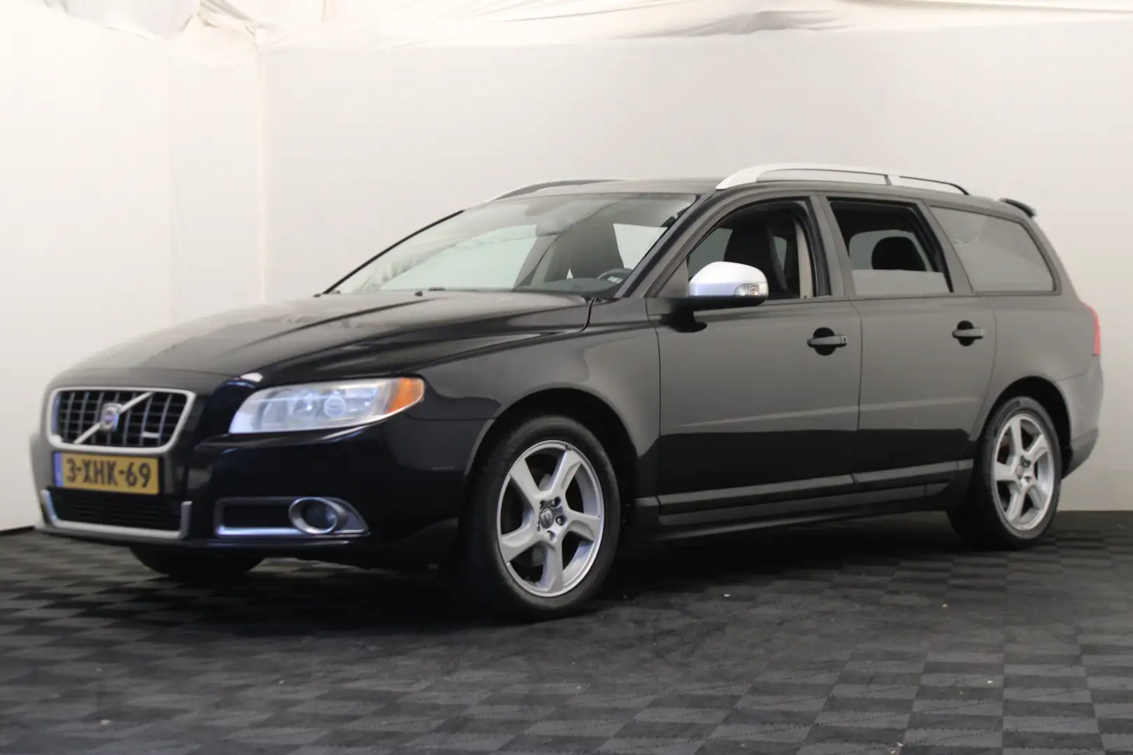 Volvo V70 2.0 Summum Schwarz - 1