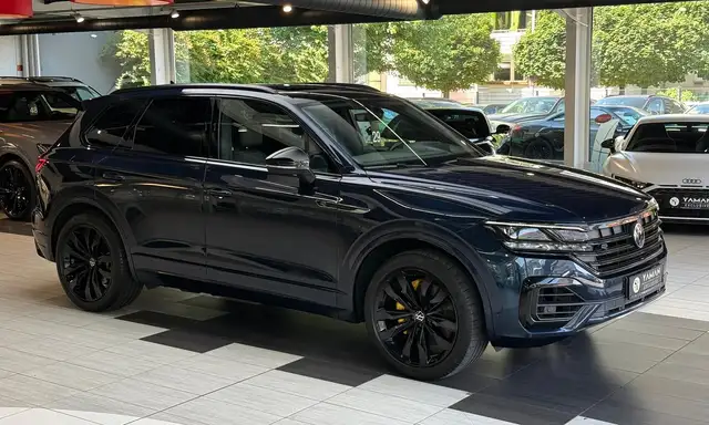 Volkswagen Touareg view 4
