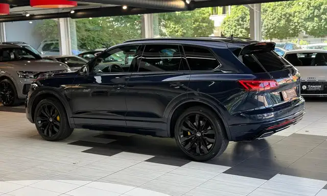 Volkswagen Touareg view 9