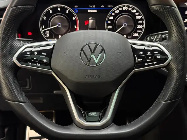 Volkswagen Touareg view 14