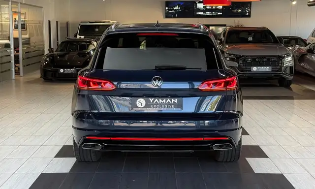 Volkswagen Touareg view 8