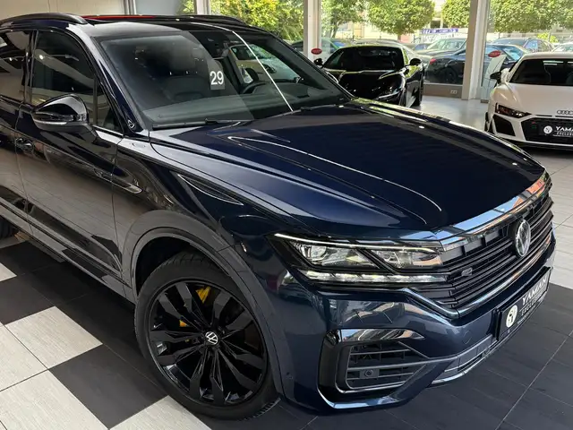 Volkswagen Touareg view 5