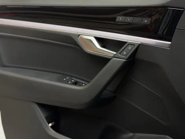 Volkswagen Touareg view 11