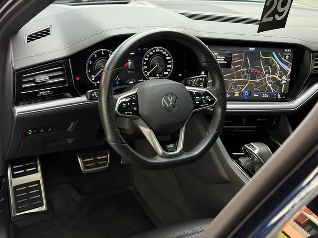 Volkswagen Touareg view 13