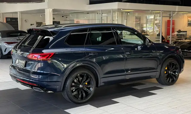 Volkswagen Touareg view 7
