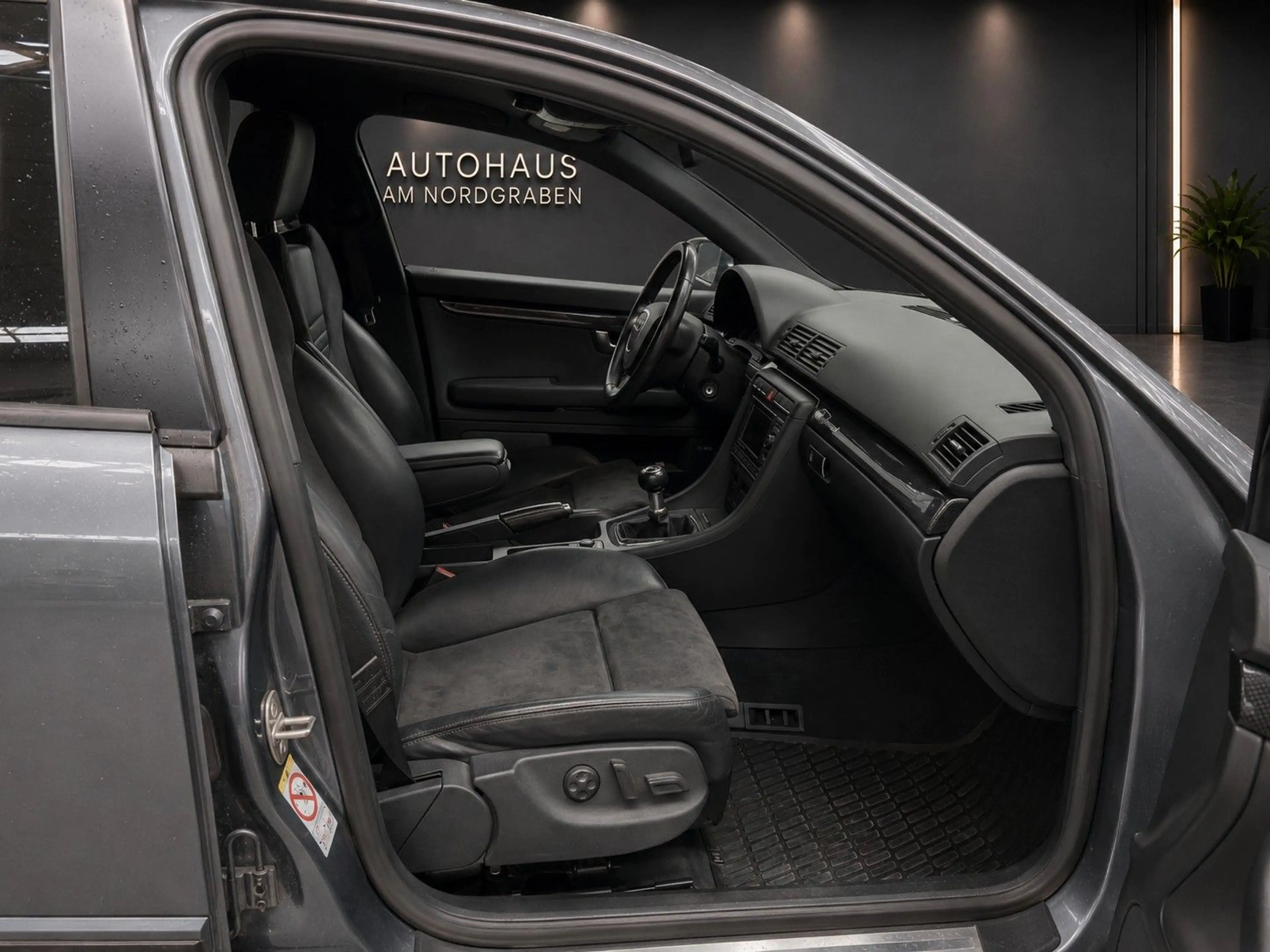 Audi S4 Avant 4.2 quattro — photo 8