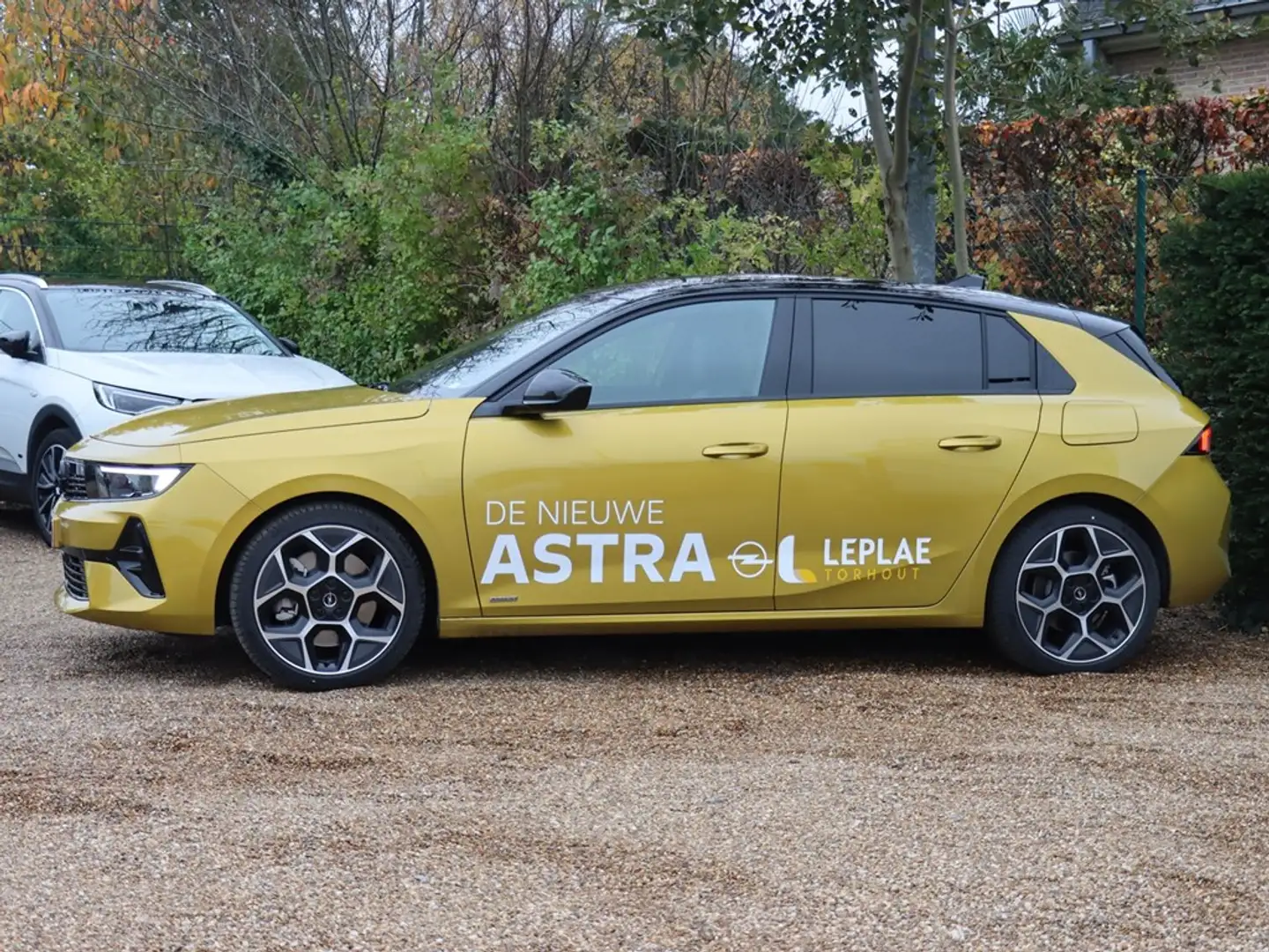 Opel Astra ULTIMATE HYBRID 180PK *DEMOWAGEN* Jaune - 2