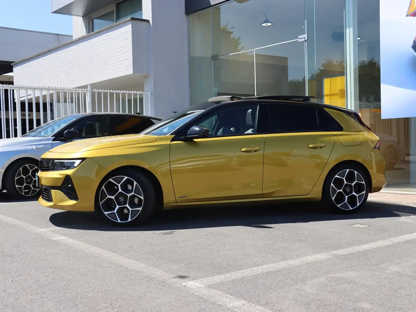 Opel Astra ULTIMATE PHEV |LEDER|360°CAMERA|SCHUIFDAK| Jaune - 2