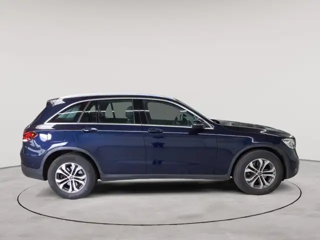 Mercedes-Benz GLC view 3