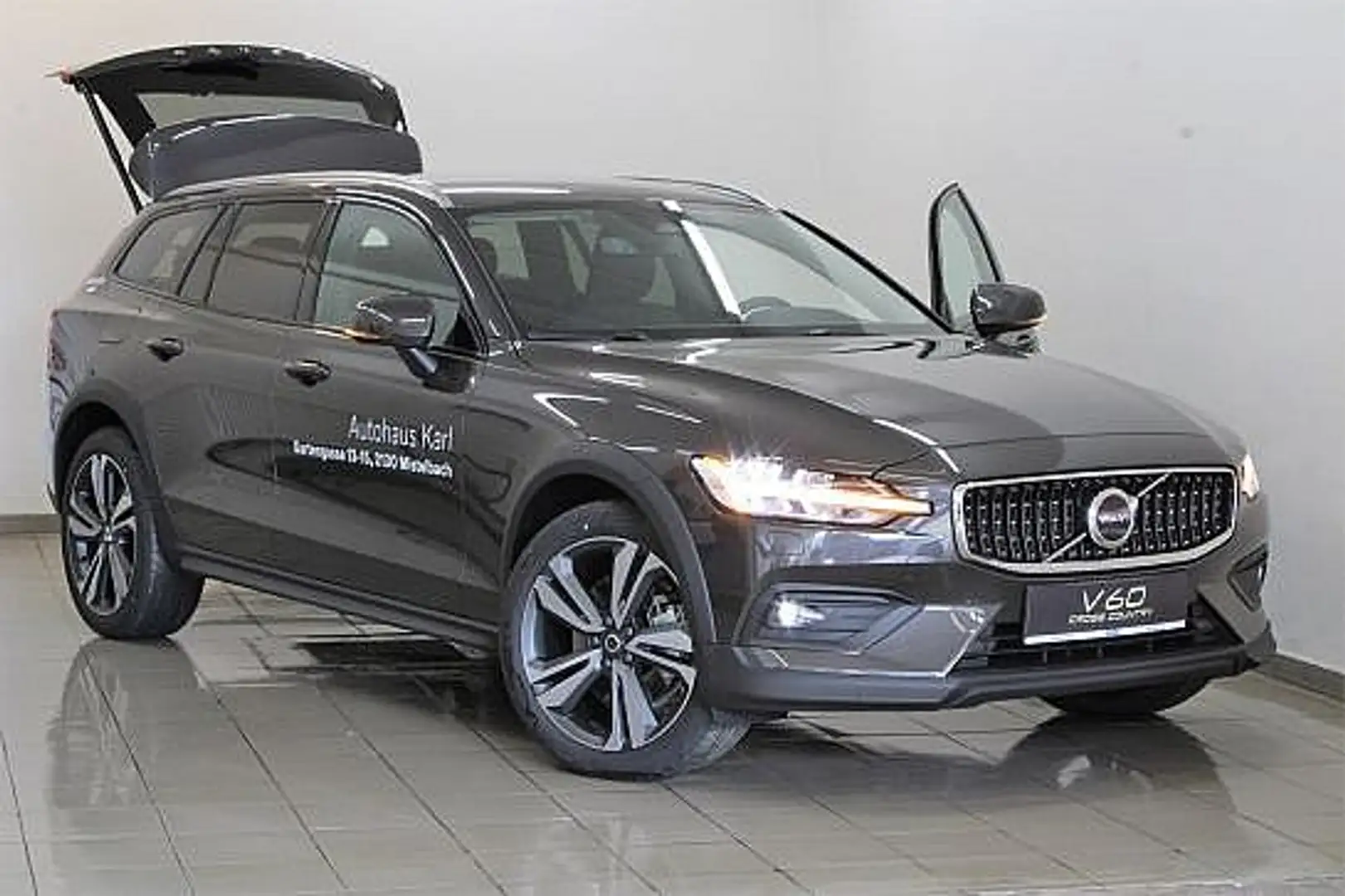 Volvo V60 Cross Country Core B4 AWD Geartronic Gris - 2