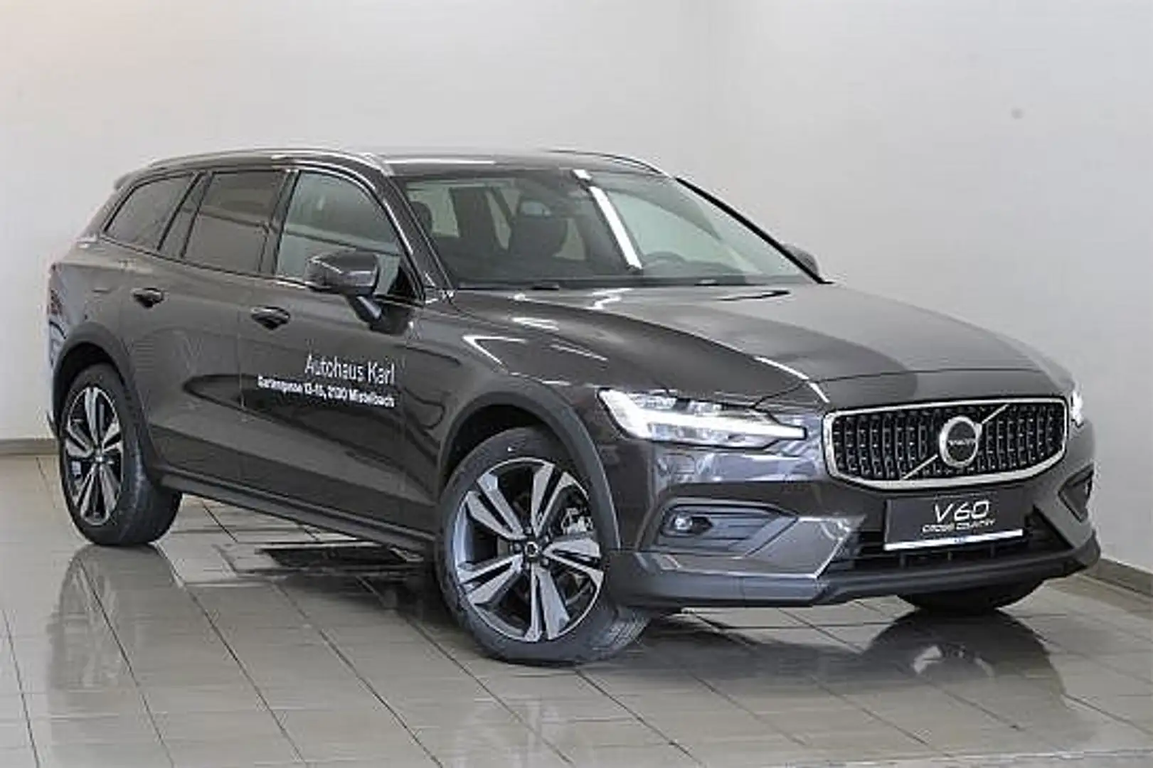 Volvo V60 Cross Country Core B4 AWD Geartronic Gris - 1