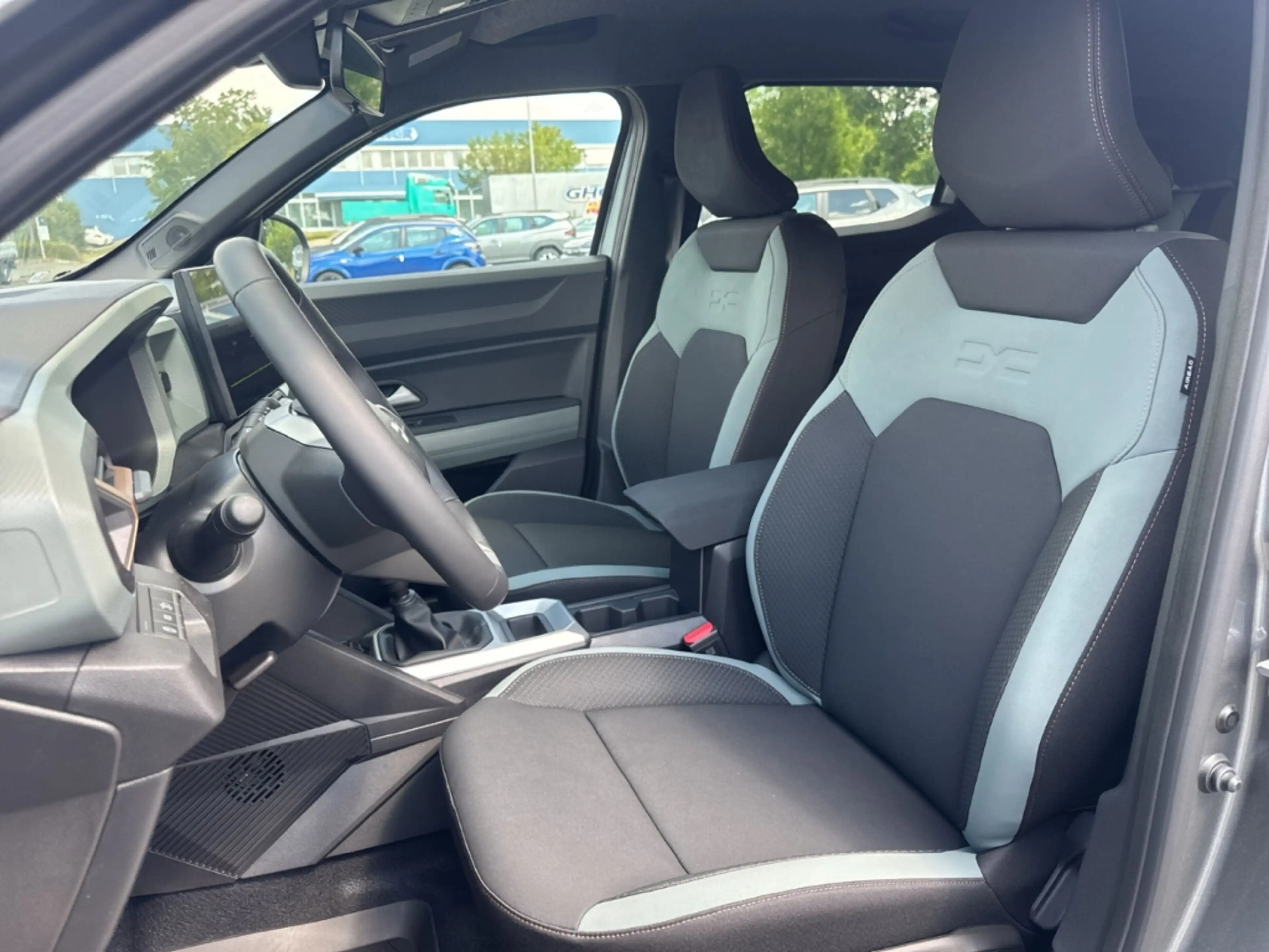 Dacia Duster EXTREME TCe 140 SHZ+KAMERA+PDC+NAVI+KLIMA — photo 9