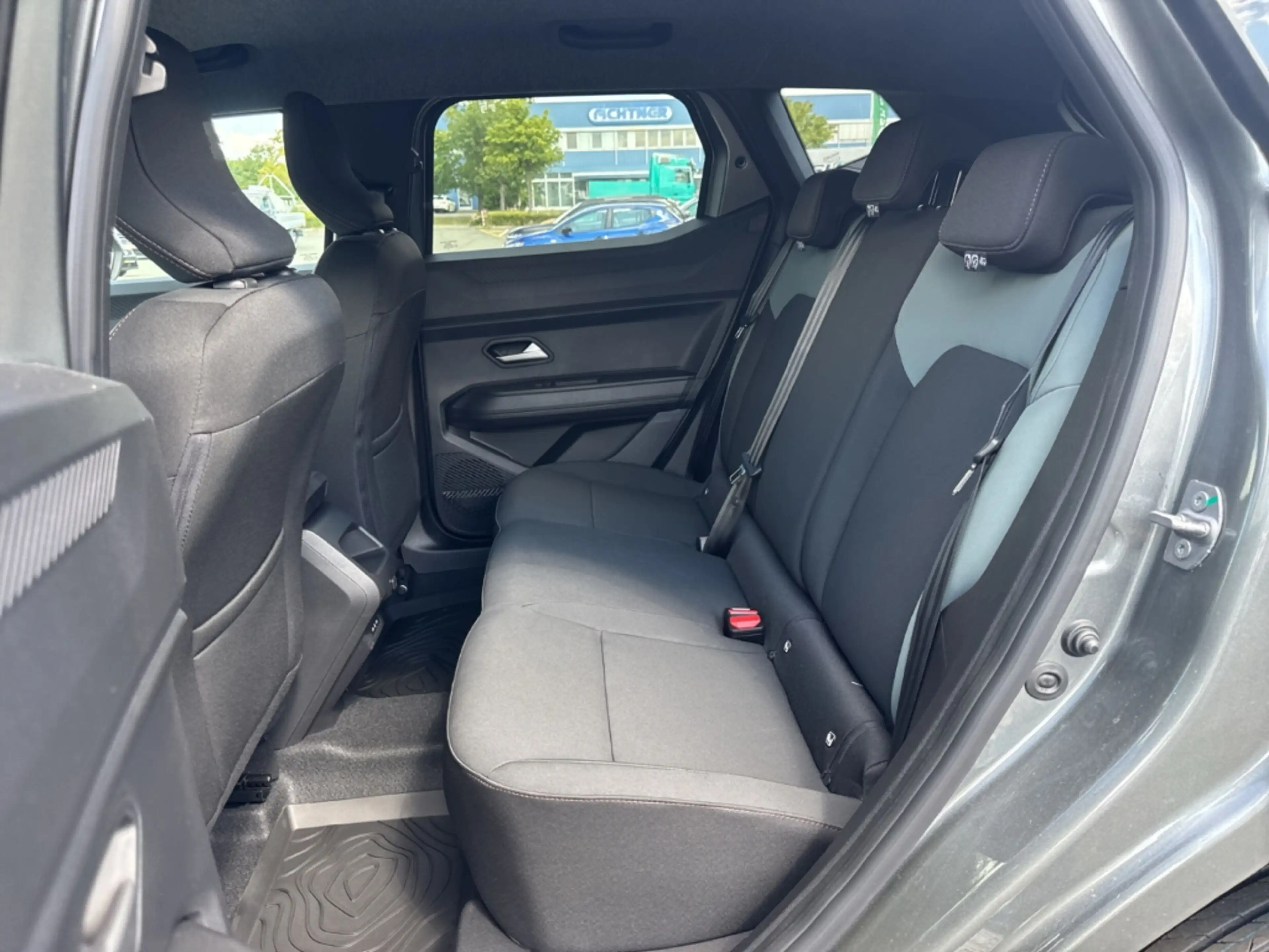 Dacia Duster EXTREME TCe 140 SHZ+KAMERA+PDC+NAVI+KLIMA — photo 11