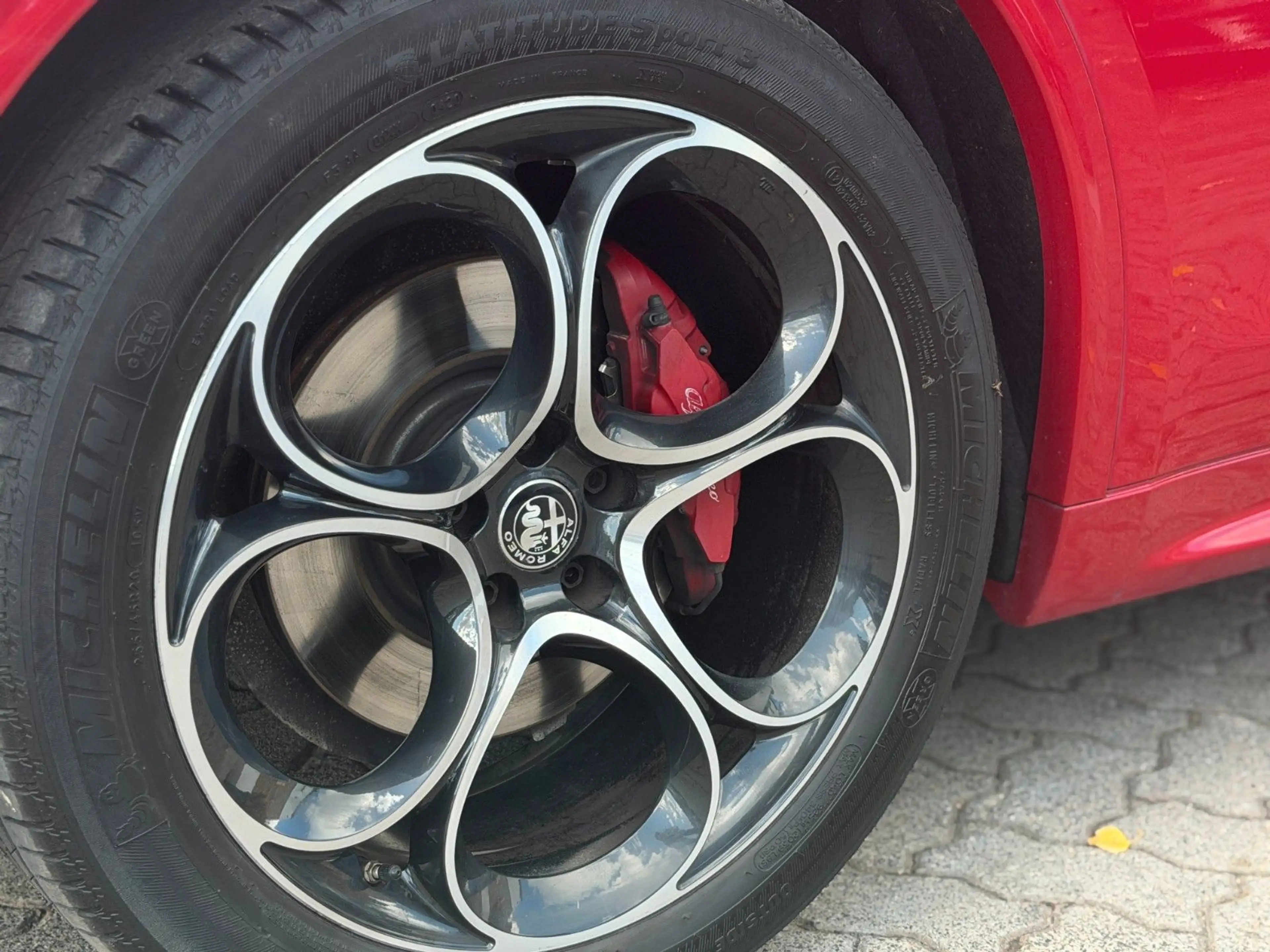 Alfa Romeo Stelvio Veloce Q4 — photo 8
