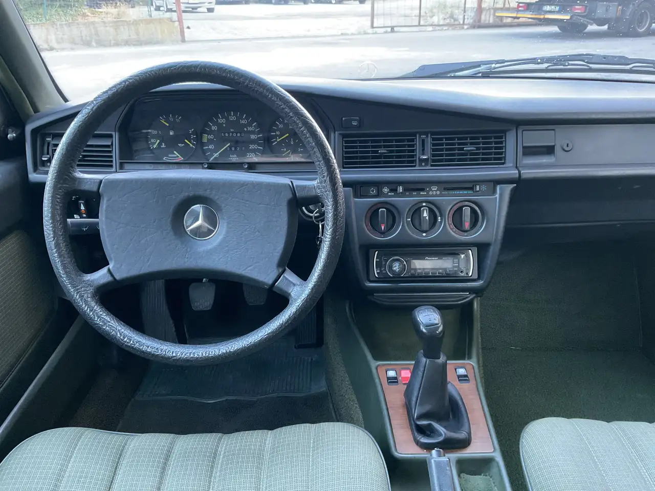 Mercedes-Benz 190 E, foto 10
