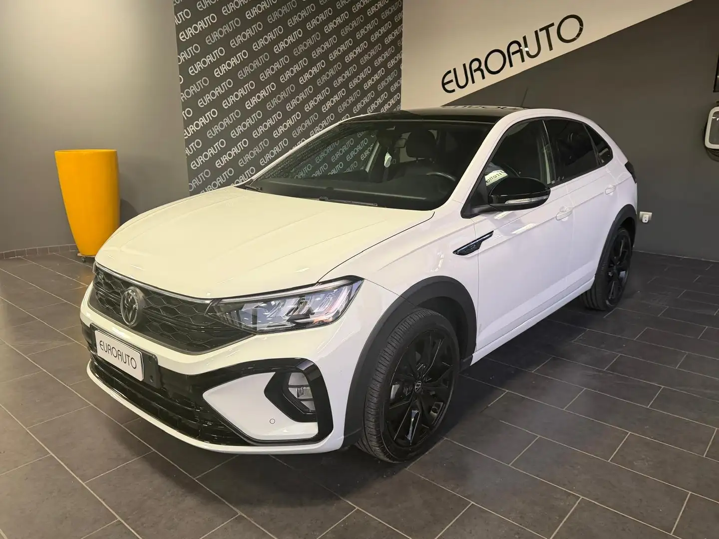 Volkswagen Taigo Taigo 1.0 tsi R-Line 110cv Bianco - 1