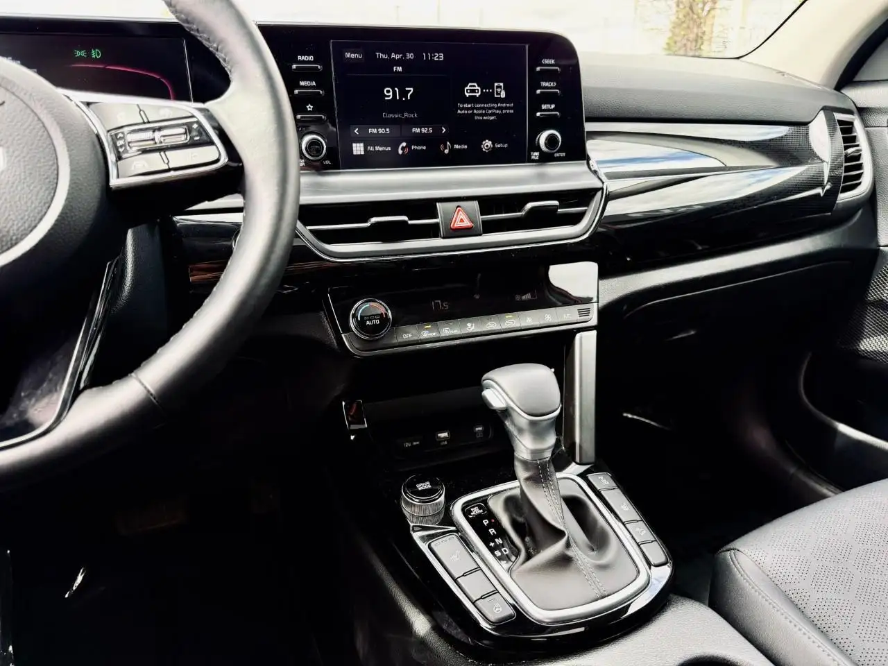 Kia Seltos снимка Kia Seltos