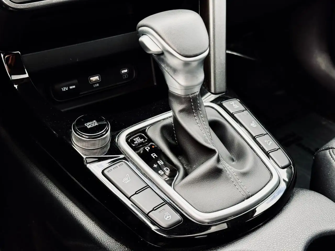 Kia Seltos снимка Kia Seltos