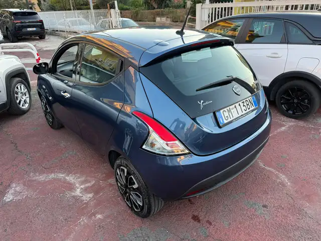 Lancia Ypsilon view 8
