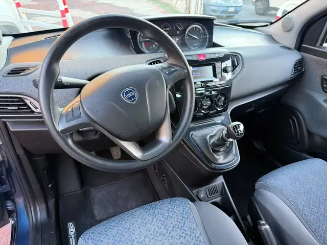 Lancia Ypsilon view 11