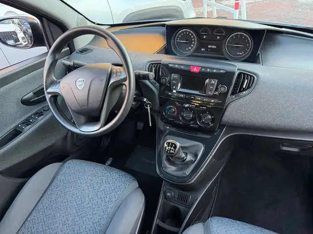 Lancia Ypsilon view 10