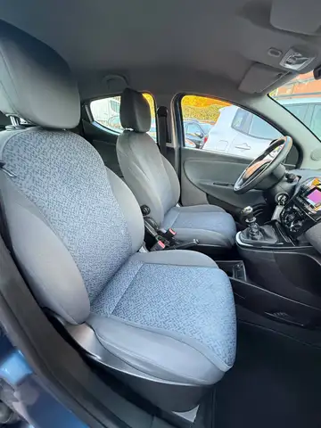 Lancia Ypsilon view 12