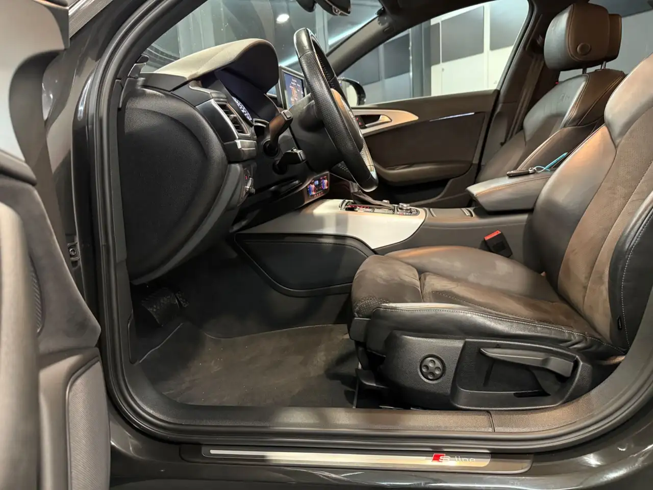Audi A6 3.0 TDI Sport quattro / S LINE PLUS / ROTOR / KAM Bild 22