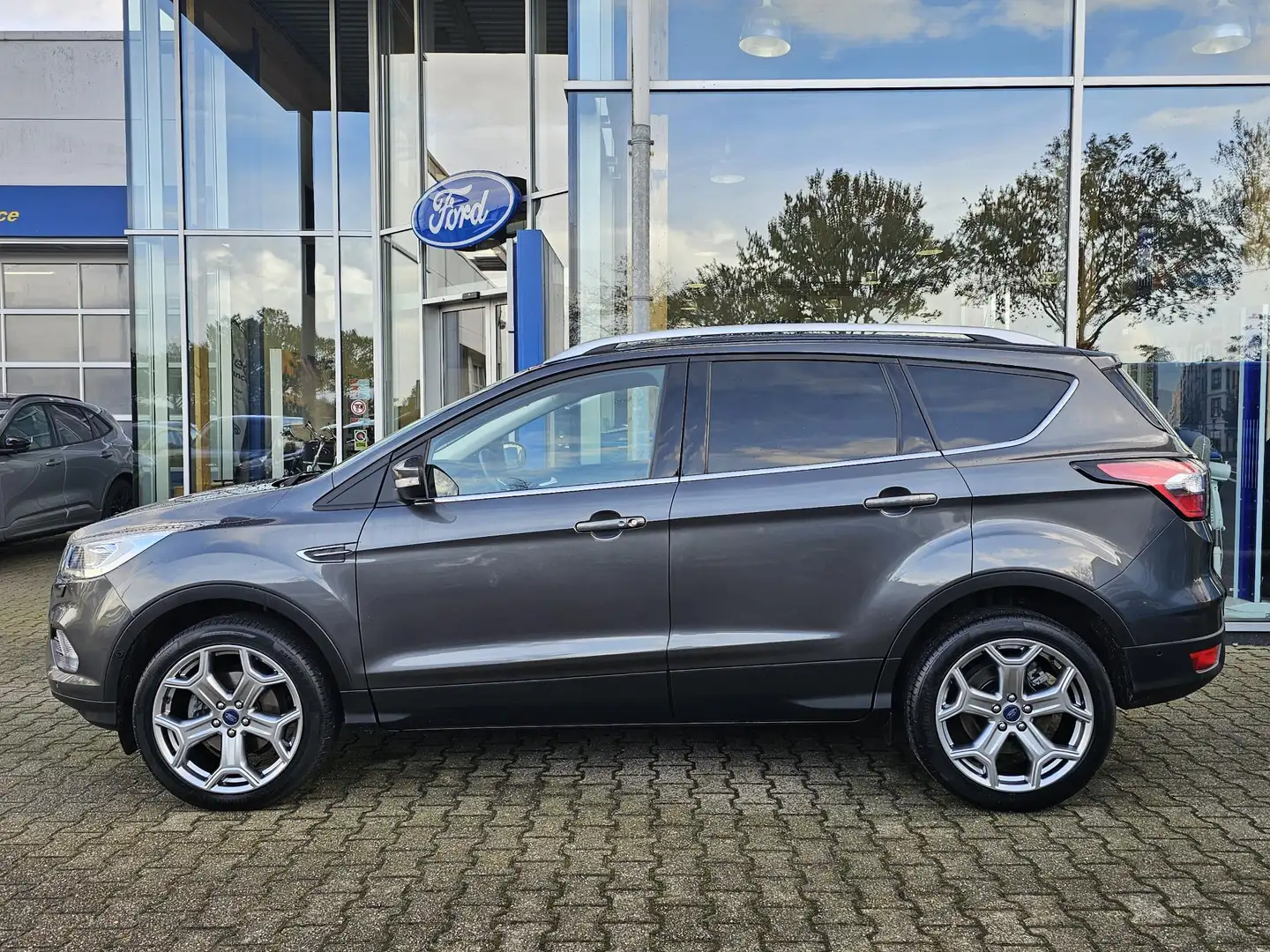 Ford Kuga 1.5 EcoBoost Titanium 150 pk | Nieuwstaat | Naviga Grijs - 2