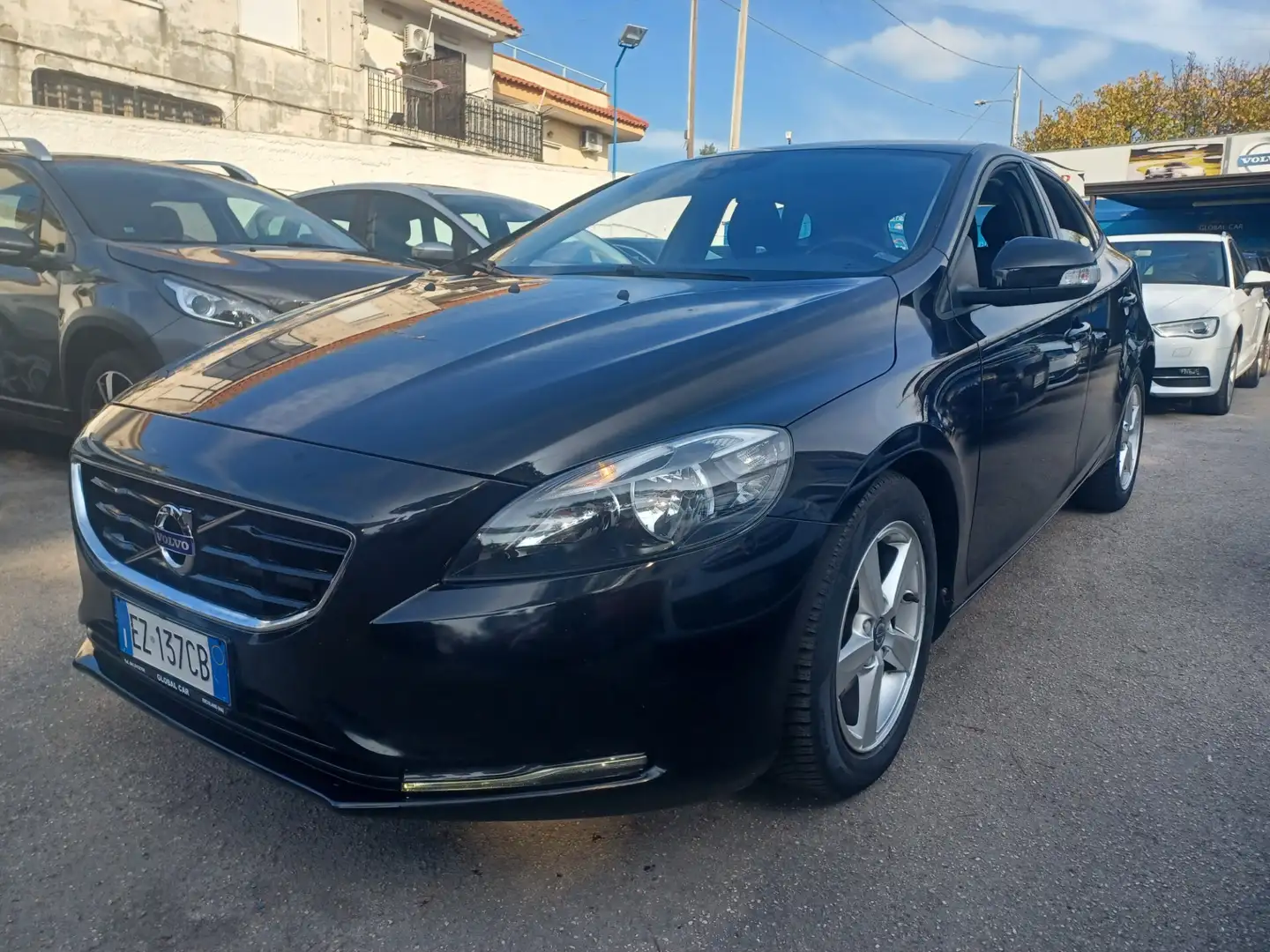 Volvo V40 V40 D2 1.6 Momentum Zwart - 1