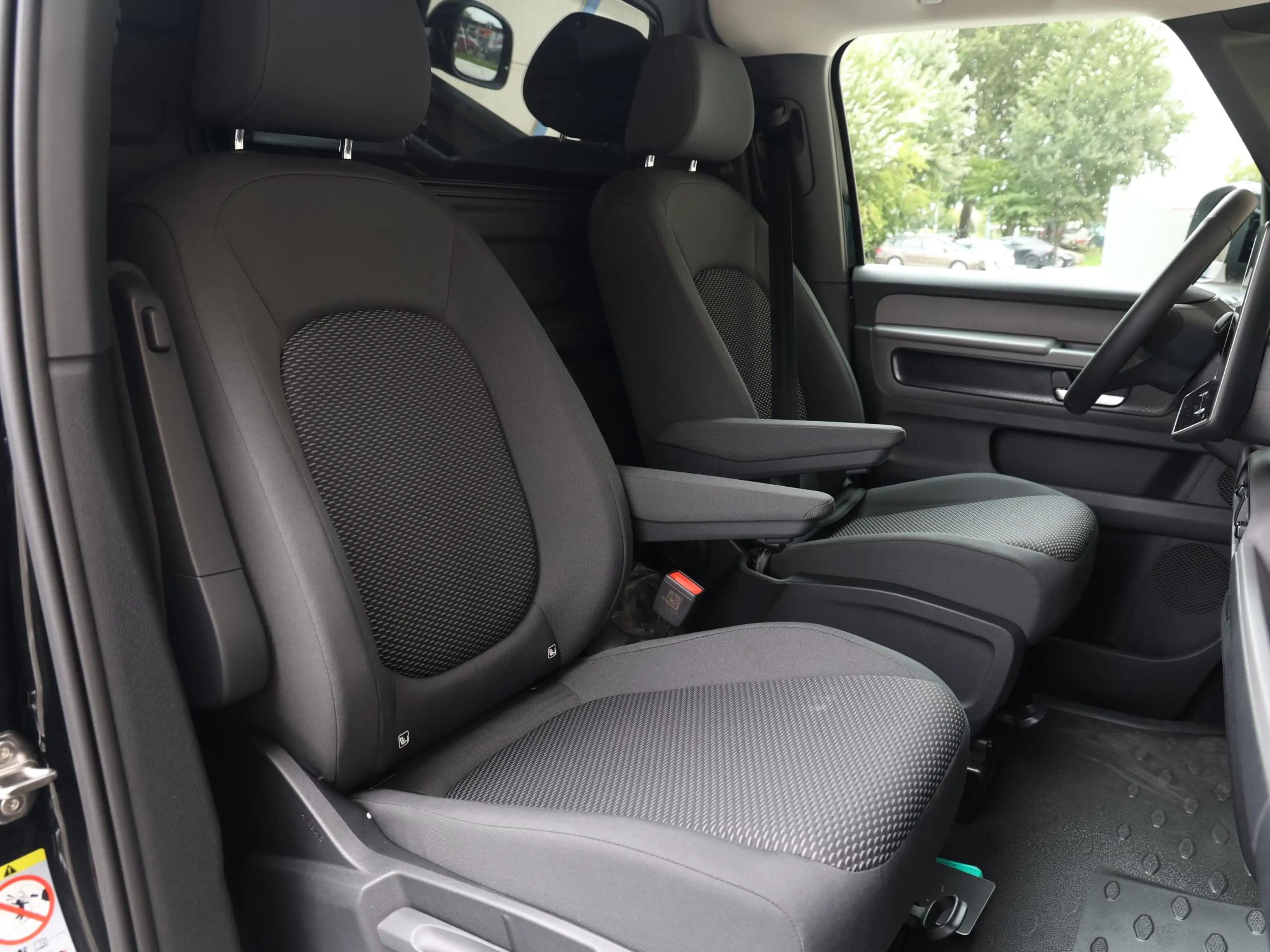Volkswagen ID. Buzz Cargo Bulli Limited Edition Elektromotor 286PK 79 kWh | — photo 8