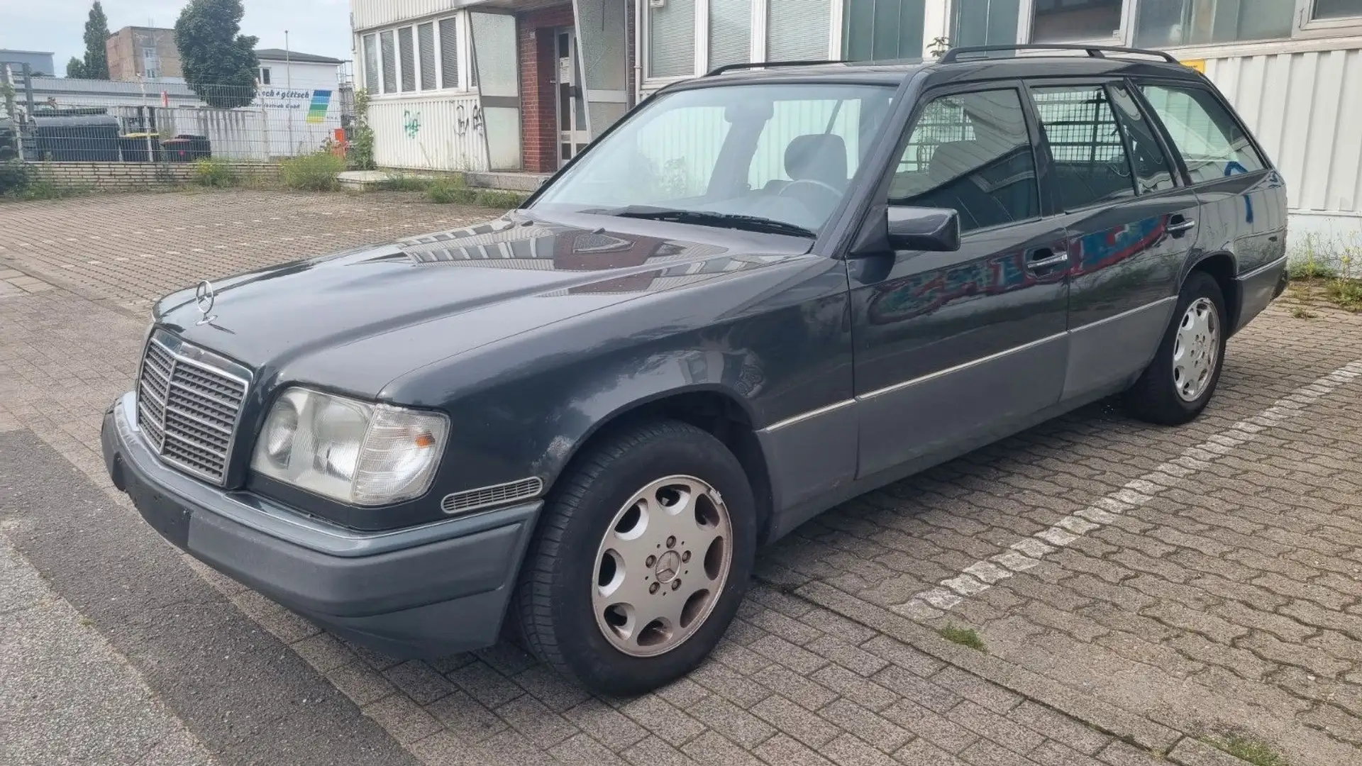 Mercedes-Benz E 220 Сірий - 1