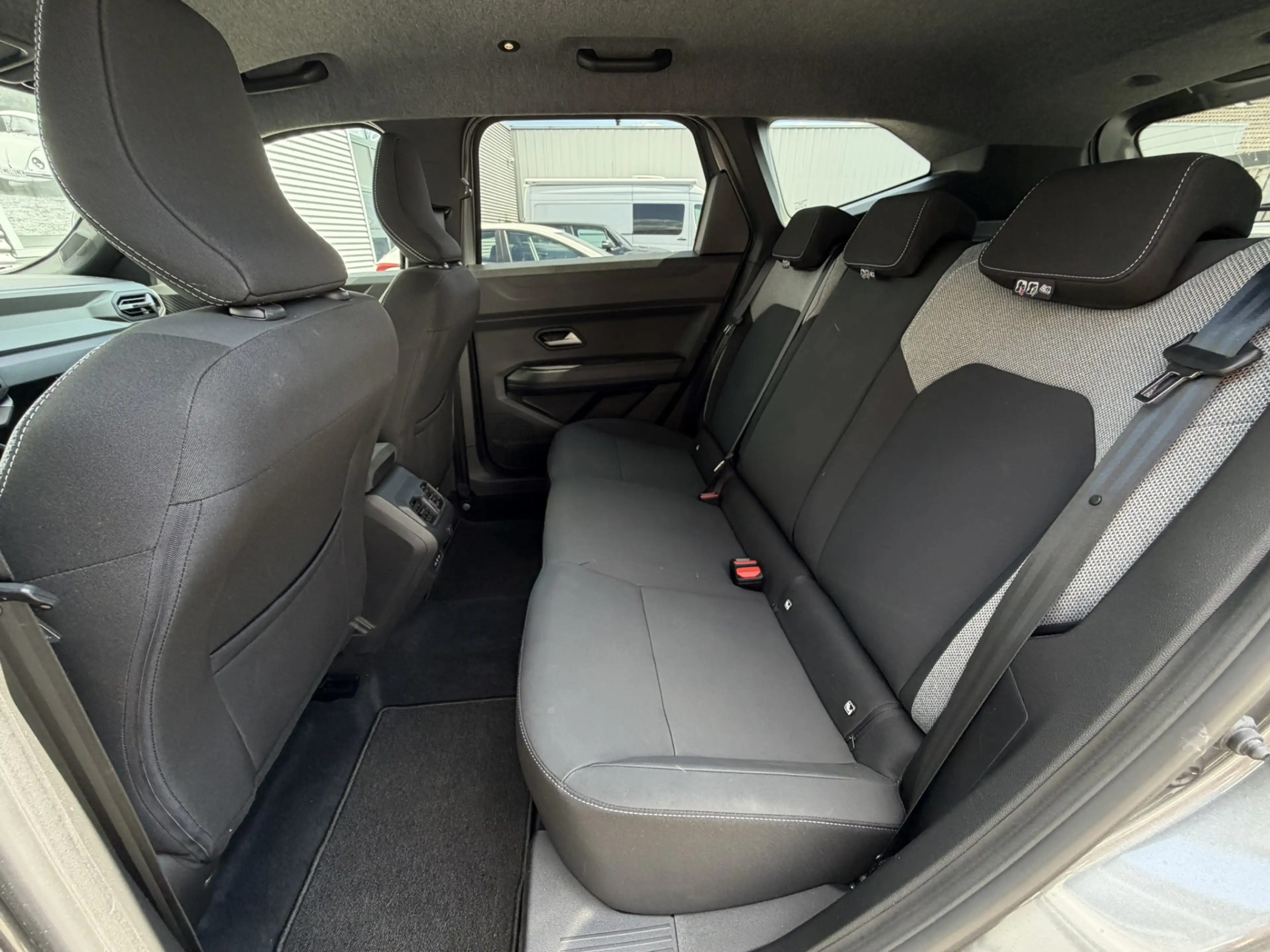 Dacia Bigster 1.8 Hybrid 155 Limited Edition — photo 17