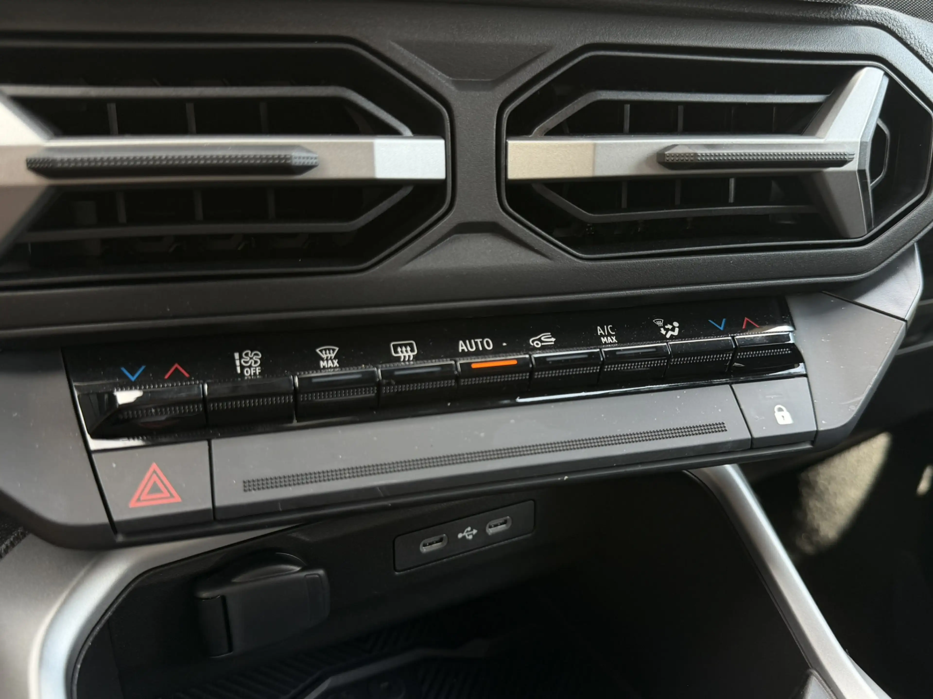 Dacia Bigster 1.8 Hybrid 155 Limited Edition — photo 13