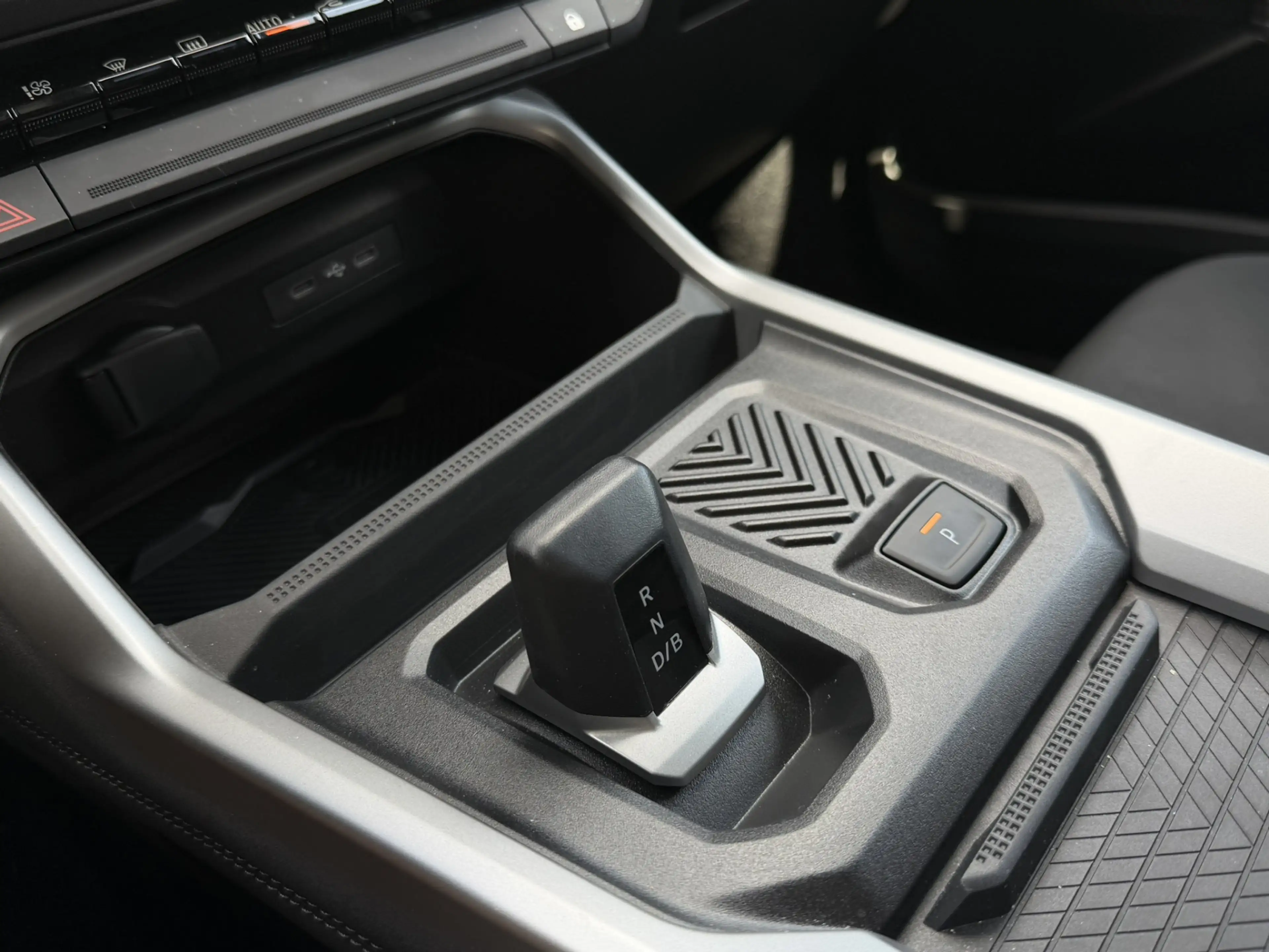 Dacia Bigster 1.8 Hybrid 155 Limited Edition — photo 14