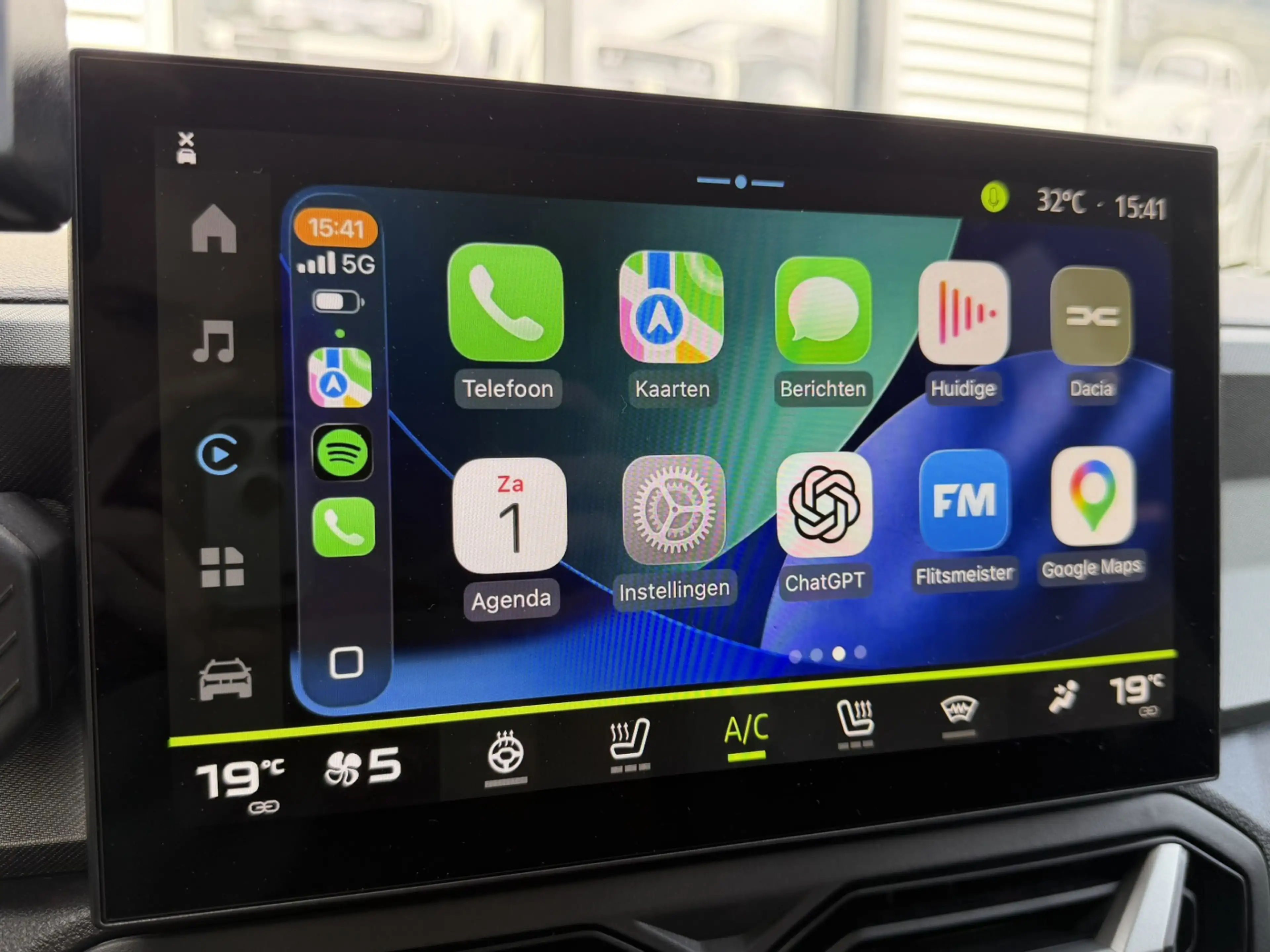 Dacia Bigster 1.8 Hybrid 155 Limited Edition — photo 11