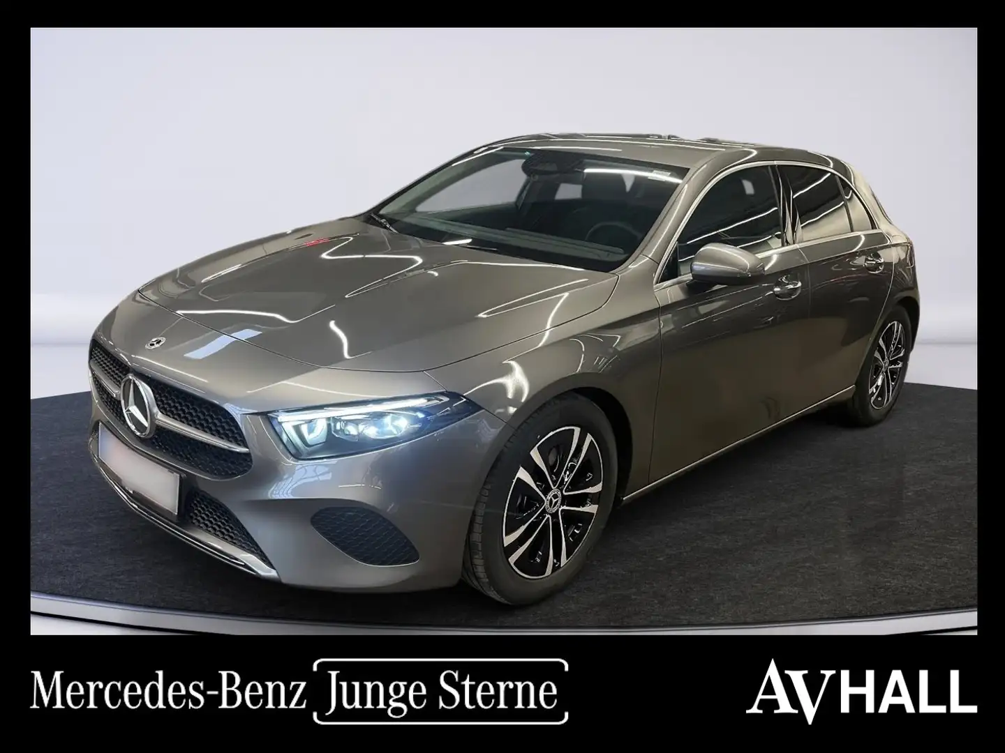 Mercedes-Benz A 180 d Klimaautomatik,Navi,Rückfahrkamera Grau - 1