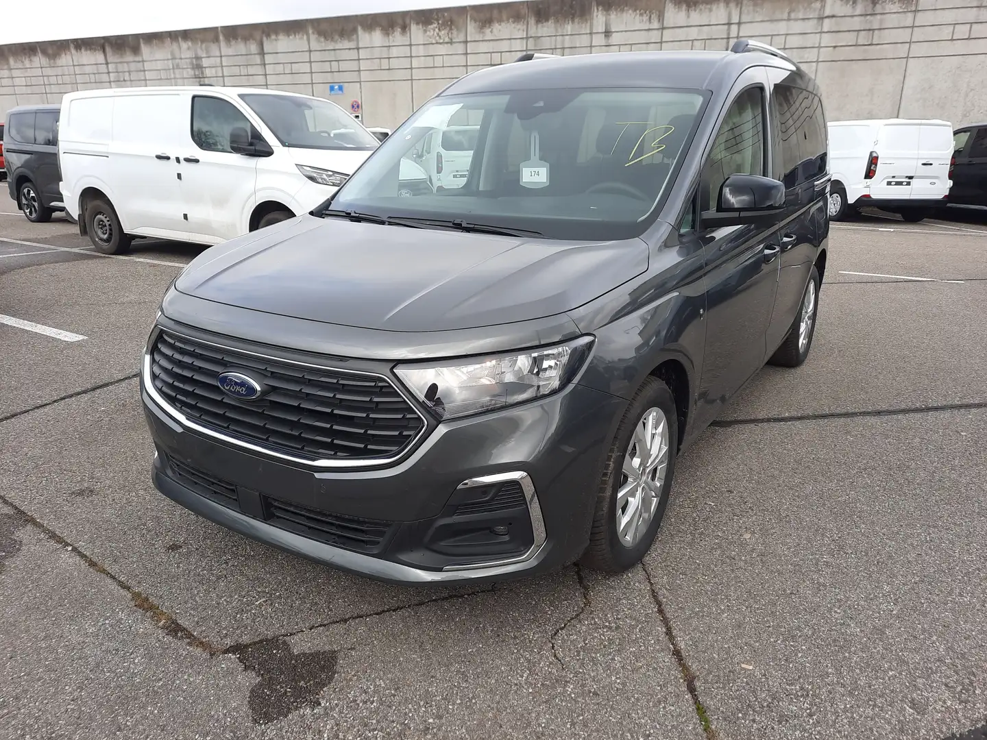 Ford Tourneo Connect L1 Titanium Isofix PDC Grau - 2