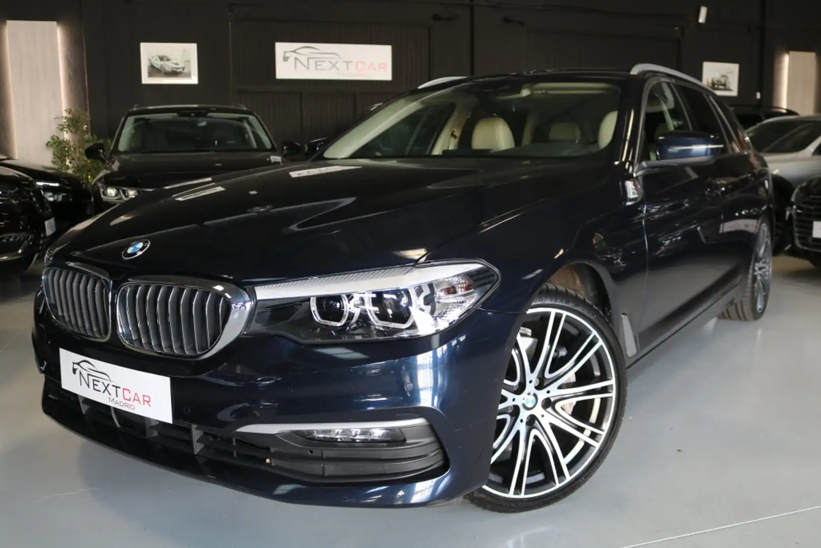 BMW 530 530dA Touring xDrive Bleu - 2