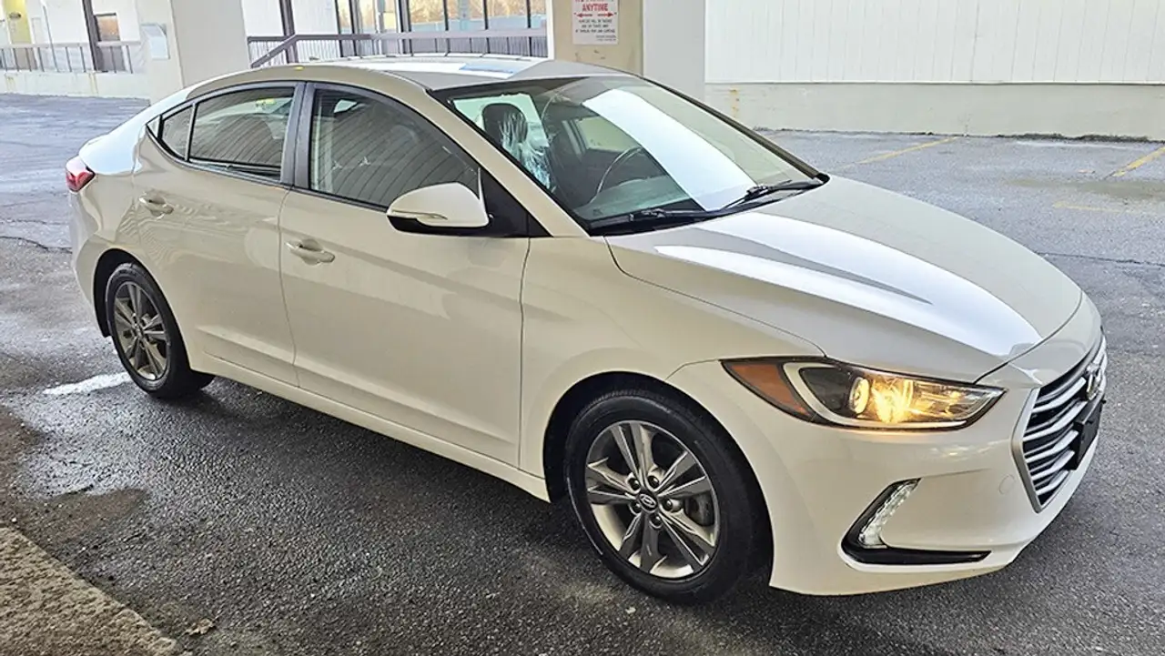 Hyundai ELANTRA снимка Hyundai ELANTRA