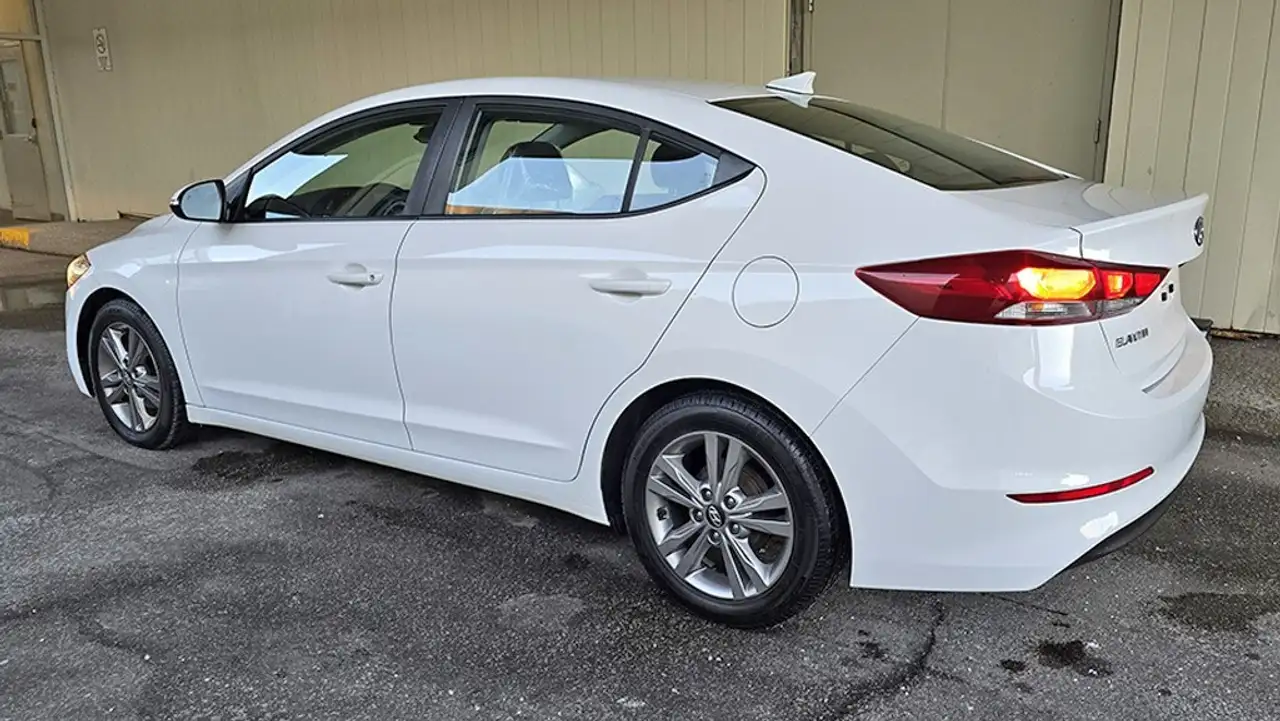 Hyundai ELANTRA снимка Hyundai ELANTRA